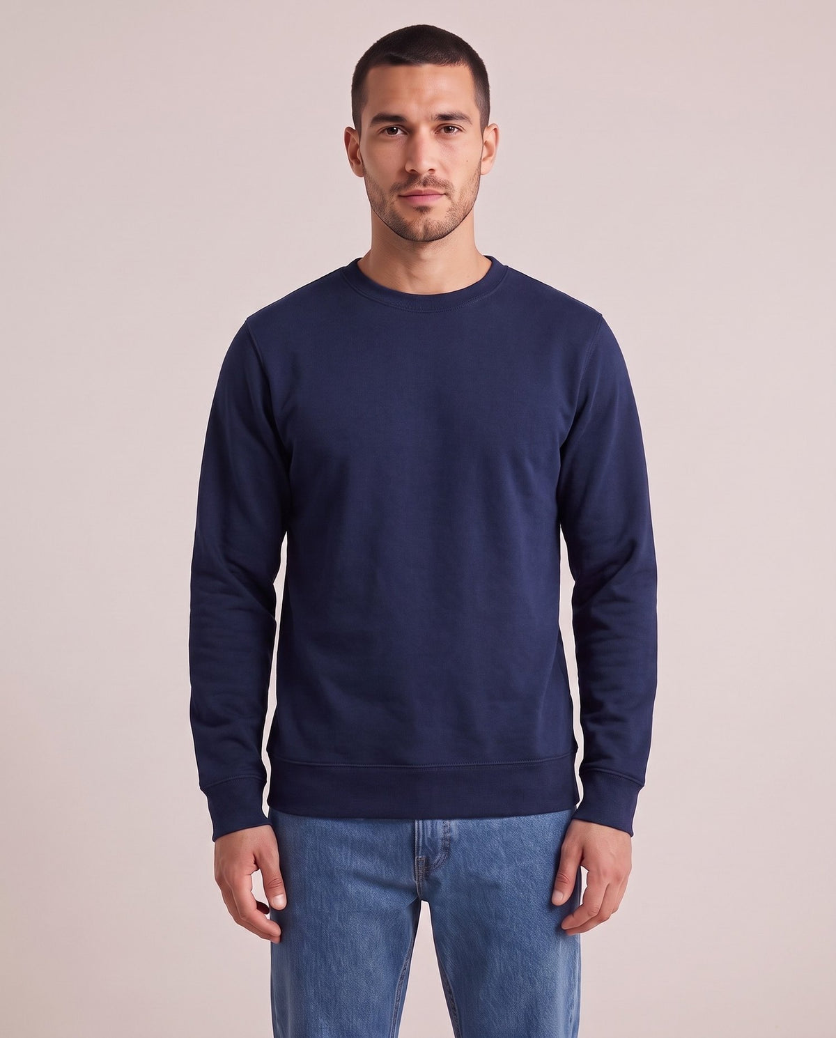 King Crew Neck – Navy Blue – Modell framsida